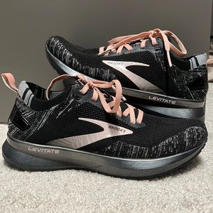 Women’s Brooks Levitate 4 - Size 7